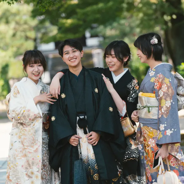 Kimono photography experience in Kyoto – professional photoshoots in traditional Japanese attire at iconic Kyoto locations.